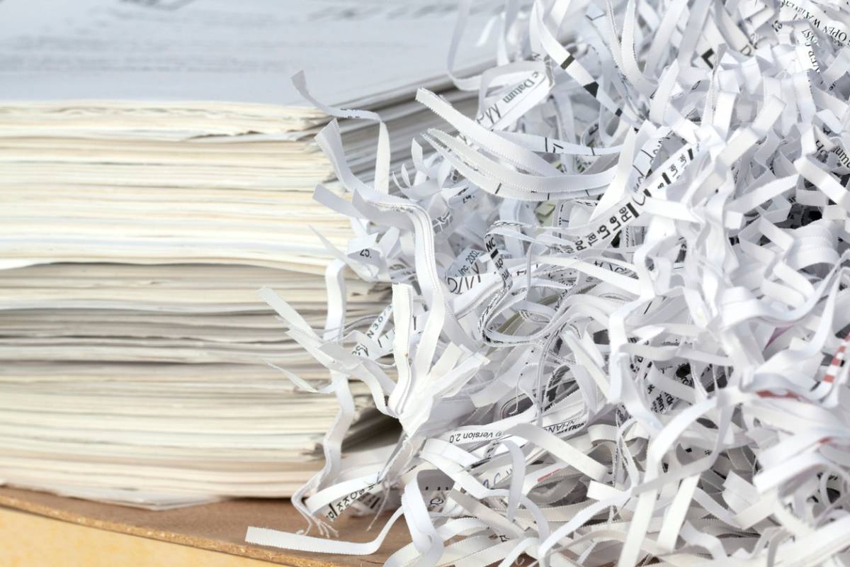 featured image for article about on-site versus off-site shredding