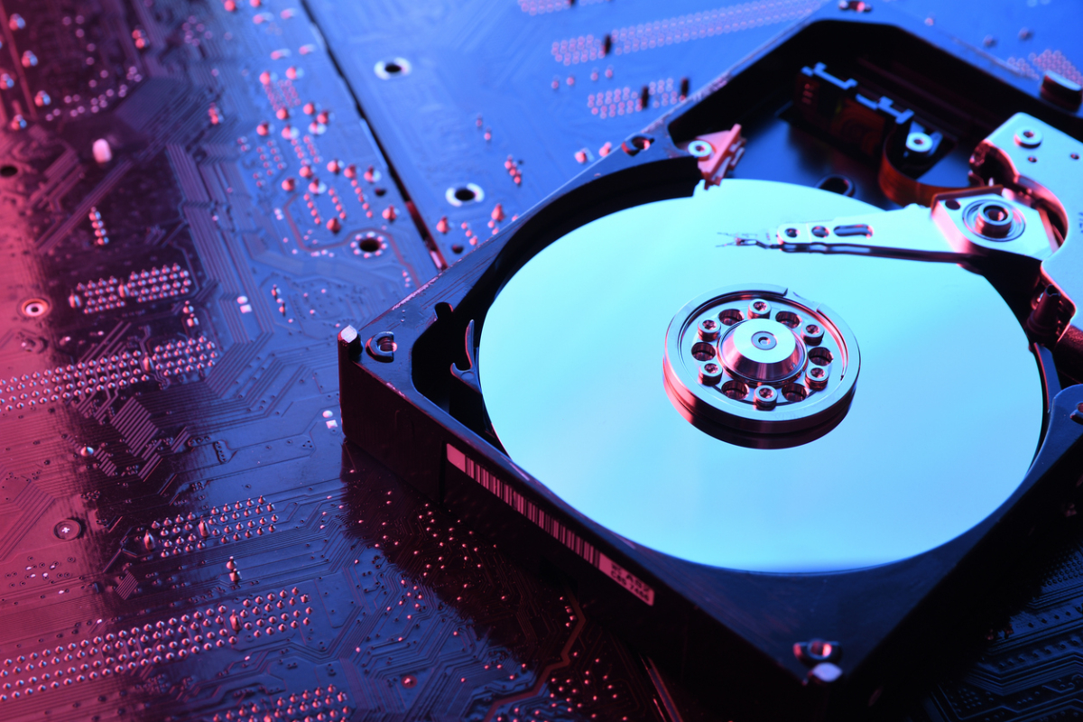 Featured image for How Do You Make Sure All Data Is Erased from Your Hard Drive?